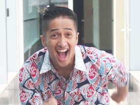 Tampil di HUT !nsert, Irfan Hakim Serius Jadi Penyanyi