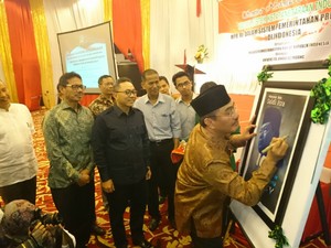 Saldi Isra Luncurkan Buku 10 Tahun Bersama SBY