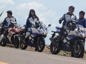 Asyiknya Keliling Padang Naik Motor