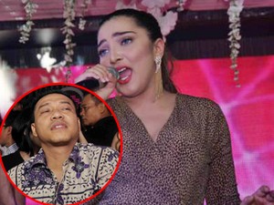 Manggung di Kelab Malam, Ashanty Ditemani Anang