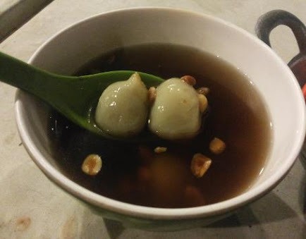 Hujan-hujan Begini Enaknya Bikin Hot Choco dan Wedang Roti