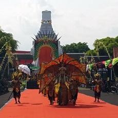 200 Peserta BEC Tampilkan Kostum The Mistic Dance of Seblang