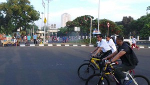 Gowes Sepeda di Car Free Day, Jokowi Jadi Rebutan Selfie