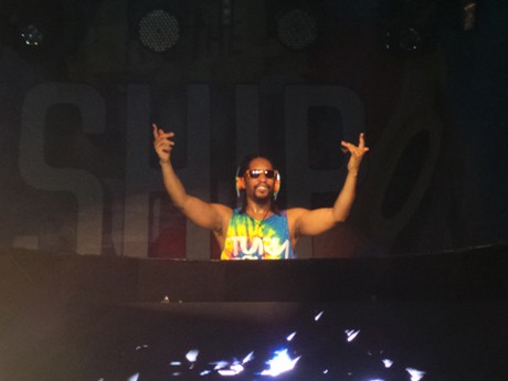 Lil Jon Ajak Penonton Menggila di Private Beach Party Its The Ship
