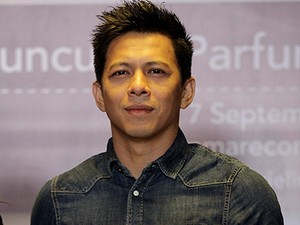 Naik Motor, Ariel NOAH Takut Kepergok Orang di Jalan