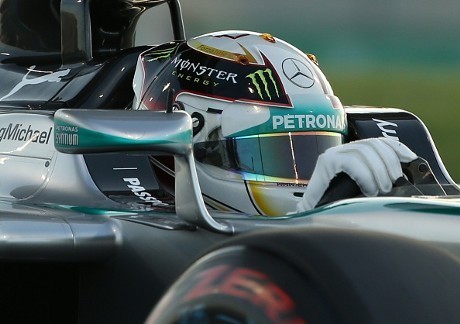 Hamilton Tak Akan Terpengaruh dengan Mind Games Rosberg