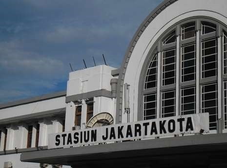 Jalan-jalan Hemat Modal Naik KRL (1)