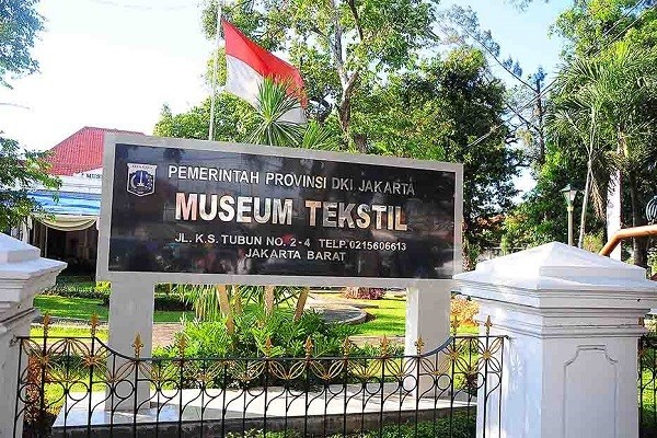 Jalan-jalan Hemat Modal Naik KRL (2)