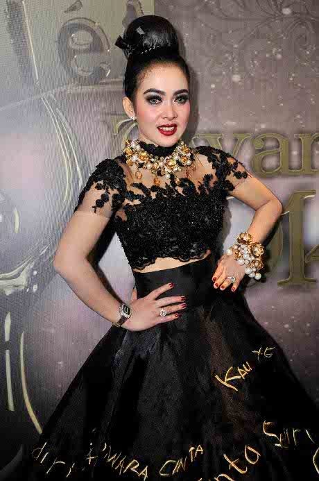 Syahrini Bakal Menikah Tahun Depan?