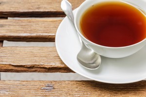 Minum Teh Manis Plus Pisang Goreng Saat Rapat? Cek Dulu Kalorinya