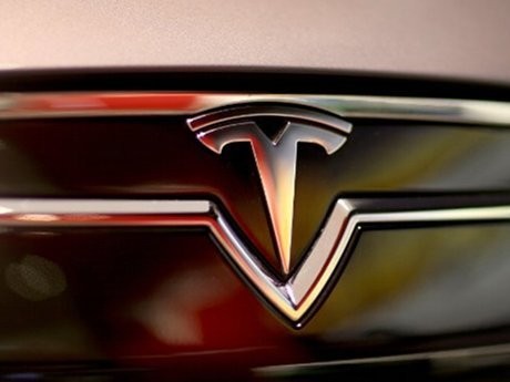 Tesla Ajak BMW untuk Lahirkan Baterai Mobil Listrik