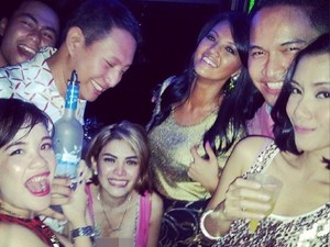 Party Bersama Farah Quinn, Nikita Tak Curhat Soal Perceraian