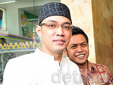 Cerai dari Tessa Kaunang, Sandy Tumiwa Taaruf dengan Cewek Berhijab