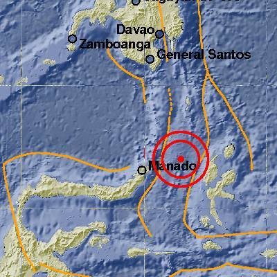 Warga Manado Berhamburan Keluar Rumah Akibat Gempa di Halmahera Barat