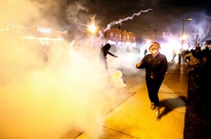 Ratusan Tentara AS Tambahan Dikerahkan ke Ferguson, 61 Orang Ditangkap