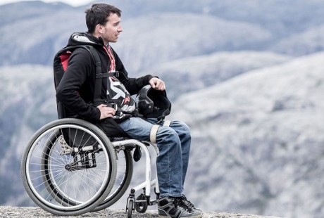 Lumpuh Tak Hentikan Martin Kejar Mimpi Jadi Penerjun Bebas Profesional