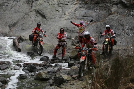 Jelajah Indonesia Tim Viar Tembus Kawah Ijen