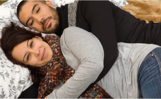 Anda Traveler Kesepian? Wanita Ini Tawarkan Jasa Pelukan