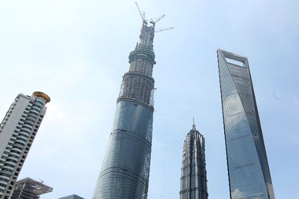 Kone elevator di gedung pencakar langit