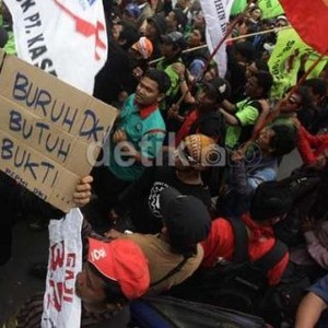 Kontroversi Buruh Ingin Upah Minimum Pakai Acuan Dolar AS