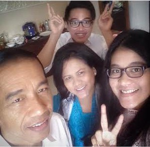 Cheese... Ini Pose Selfie Keluarga Jokowi
