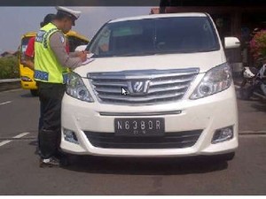 Aduh, Alphard Ngebor Kena Tilang