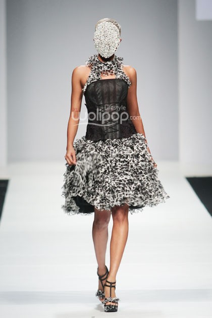 Barli Asmara 5asec LHarmonie Aux Details. Jakarta Fashion Week 2015 at Senayan City. Jakarta. [Foto: Mohammad Abduh/Wolipop]