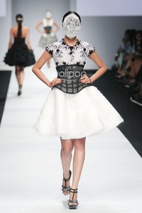 Barli Asmara 5asec LHarmonie Aux Details. Jakarta Fashion Week 2015 at Senayan City. Jakarta. [Foto: Mohammad Abduh/Wolipop]