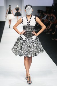 Barli Asmara 5asec LHarmonie Aux Details. Jakarta Fashion Week 2015 at Senayan City. Jakarta. [Foto: Mohammad Abduh/Wolipop]