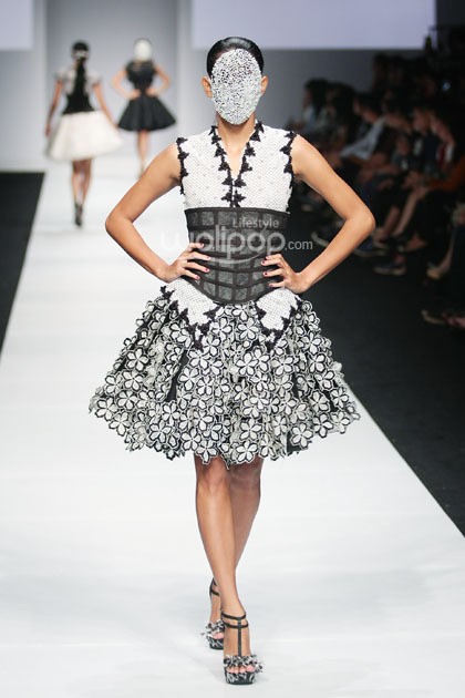 Barli Asmara 5asec LHarmonie Aux Details. Jakarta Fashion Week 2015 at Senayan City. Jakarta. [Foto: Mohammad Abduh/Wolipop]