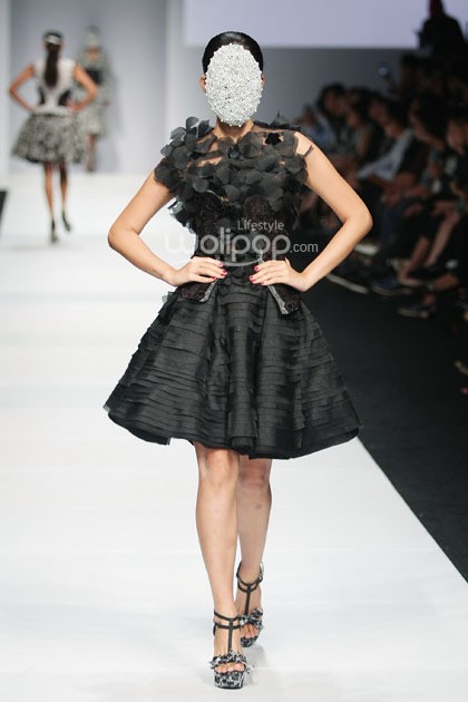 Barli Asmara 5asec LHarmonie Aux Details. Jakarta Fashion Week 2015 at Senayan City. Jakarta. [Foto: Mohammad Abduh/Wolipop]