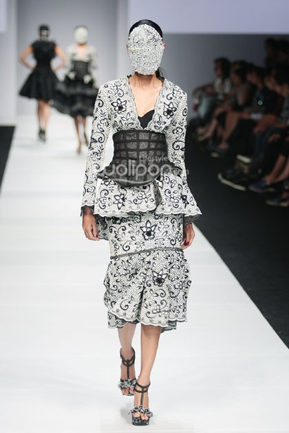 Barli Asmara 5asec LHarmonie Aux Details. Jakarta Fashion Week 2015 at Senayan City. Jakarta. [Foto: Mohammad Abduh/Wolipop]