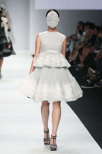 Barli Asmara 5asec LHarmonie Aux Details. Jakarta Fashion Week 2015 at Senayan City. Jakarta. [Foto: Mohammad Abduh/Wolipop]