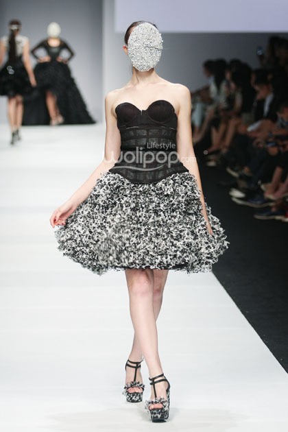 Barli Asmara 5asec LHarmonie Aux Details. Jakarta Fashion Week 2015 at Senayan City. Jakarta. [Foto: Mohammad Abduh/Wolipop]