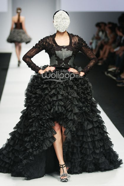 Barli Asmara 5asec LHarmonie Aux Details. Jakarta Fashion Week 2015 at Senayan City. Jakarta. [Foto: Mohammad Abduh/Wolipop]