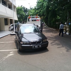 Mobil BMW Terjaring Razia Parkir Liar di Tanah Abang