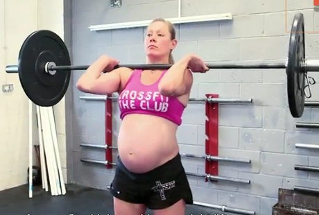 Hamil 8 Bulan, Wanita Ini Tetap Rutin Latihan Angkat Beban 100 Kg