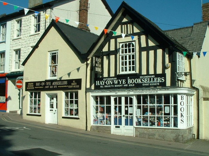 Suka Membaca? Surganya Kutu Buku Ada di Desa Cantik Ini