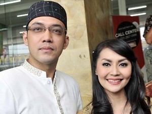 Sandy Tumiwa Taaruf dengan Cewek Berhijab, Apa Komentar Tessa Kaunang?
