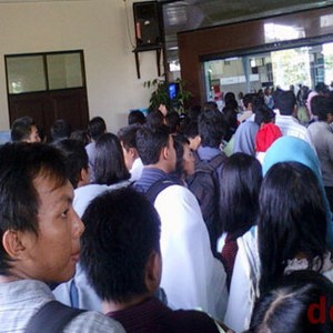 Ingatkan Buruh Soal UMP, Pengusaha: Masih Banyak Orang Nganggur!