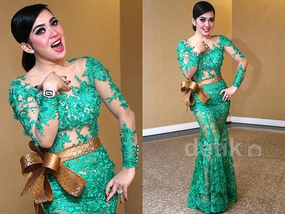 Pakai Gaun Menerawang, Syahrini Cetar Banget!