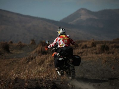 Tim VJI Bermain di Bukit Teletubbies