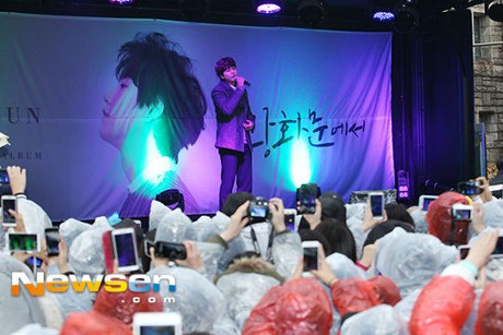 Konser Mini Kyuhyun SuJu Ramai Meski Hujan