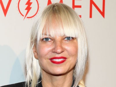 Sia Persembahkan Piala ARIA untuk Penggemar