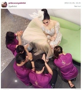 Komentar Rekan Artis atas Kontroversi Foto Syahrini Disembah Karyawan