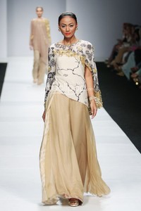 Khanaan 8 Infinite Capsule Collection Asosiasi Perancang Pengusaha Muda Indonesia. Jakarta Fashion Week 2015 at Senayan City. Jakarta. [Foto: Mohammad Abduh/Wolipop]