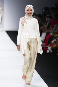 Ria Miranda 8 Infinite Capsule Collection Asosiasi Perancang Pengusaha Muda Indonesia. Jakarta Fashion Week 2015 at Senayan City. Jakarta. [Foto: Mohammad Abduh/Wolipop]