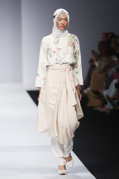 Ria Miranda 8 Infinite Capsule Collection Asosiasi Perancang Pengusaha Muda Indonesia. Jakarta Fashion Week 2015 at Senayan City. Jakarta. [Foto: Mohammad Abduh/Wolipop]