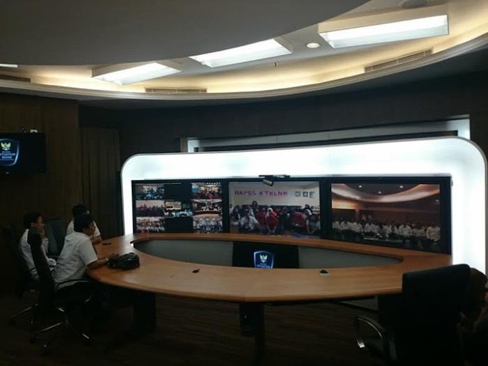 e-Blusukan dengan TKI di 8 Negara, Jokowi Hapus KTKLN