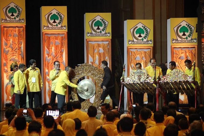 Pukul Gong Tiga Kali, Ical Resmi Buka Munas IX Golkar di Bali